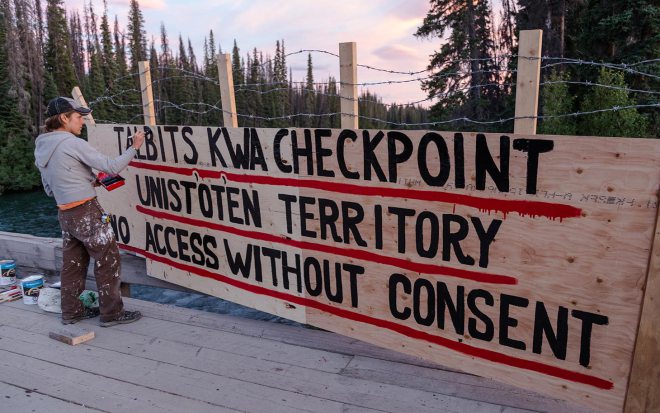Gate at Unist'ot'en camp, photo: Al Jazeera.